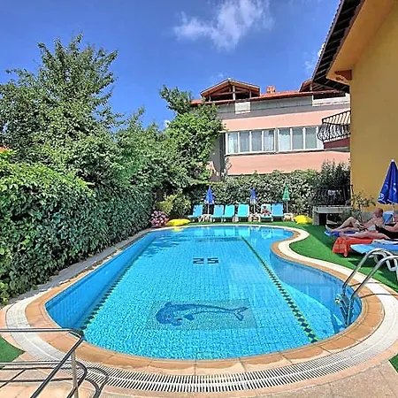 Hotel Mandalinn 3*